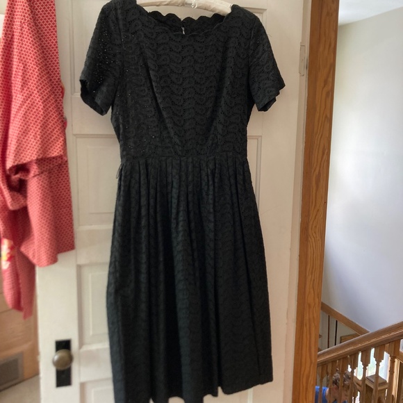 “Quaker Lady” black eyelet 1950s dress w/ scalloped boat neck full skirt - Picture 10 of 10